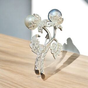 Elegant Vintage Avon MN Silver Rhinestone and White & Gray Pearl Floral Brooch